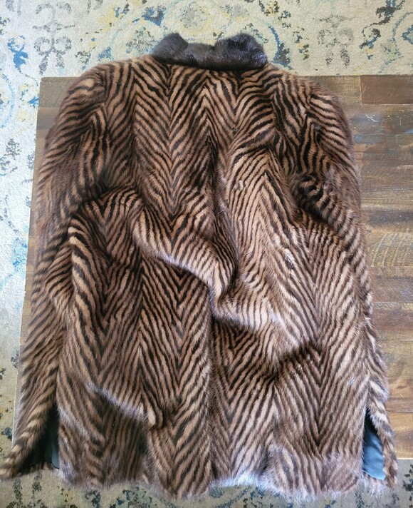 DaVinci Authentic Vintage Mink Coat with Chevron Pattern - Very Soft Fur - Picture 10 of 11